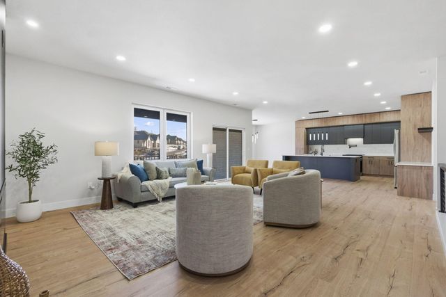 252 S Hickory Hills Boulevard, Springfield, MO 65802