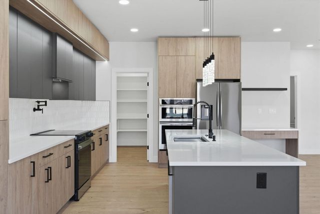 252 S Hickory Hills Boulevard, Springfield, MO 65802