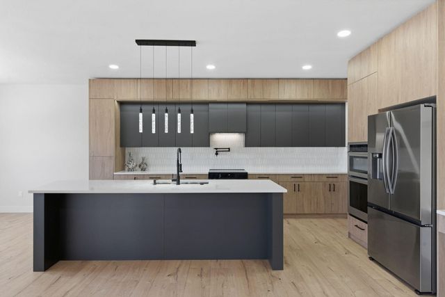 252 S Hickory Hills Boulevard, Springfield, MO 65802