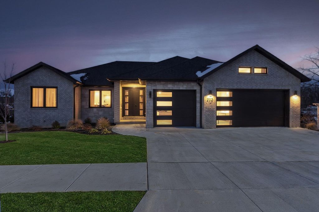 252 S Hickory Hills Boulevard, Springfield, MO 65802