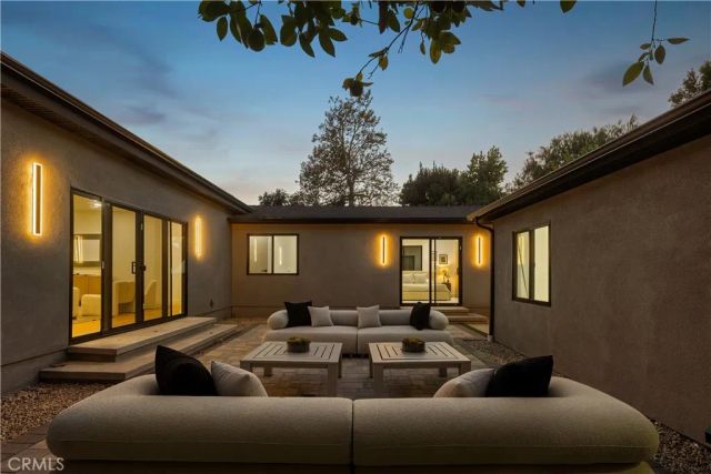 12311 Hartsook Street, Valley Village, CA 91607