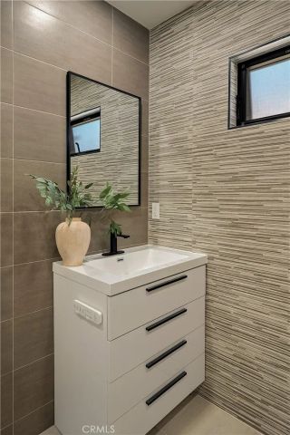 12311 Hartsook Street, Valley Village, CA 91607