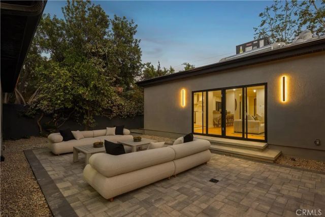 12311 Hartsook Street, Valley Village, CA 91607