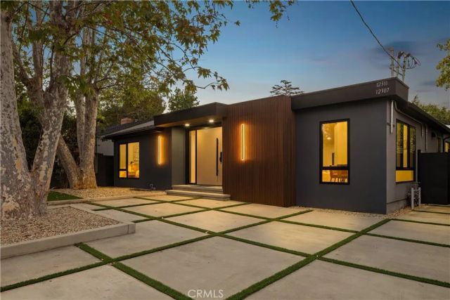 12311 Hartsook Street, Valley Village, CA 91607