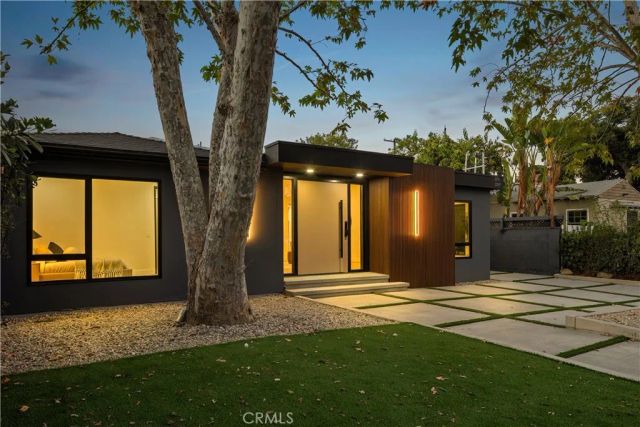 12311 Hartsook Street, Valley Village, CA 91607