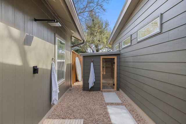 8202 Cache DR, Austin, TX 78749