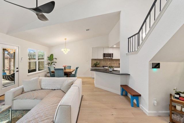 8202 Cache DR, Austin, TX 78749