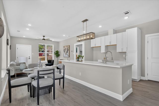 808 Premier, Grand Prairie, TX 75051