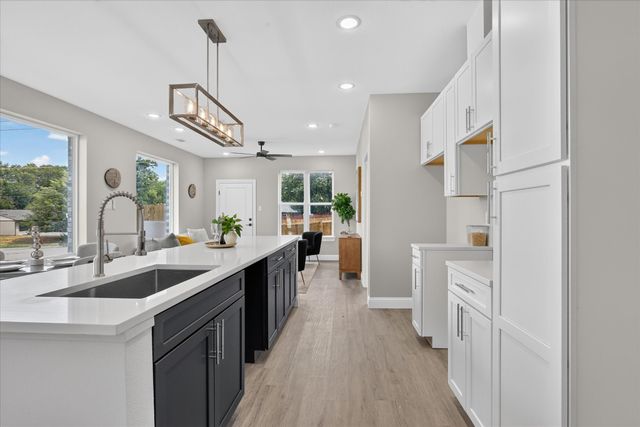 808 Premier, Grand Prairie, TX 75051