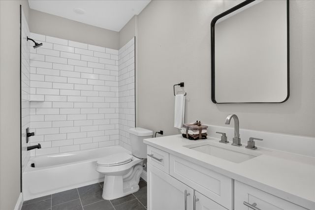 808 Premier, Grand Prairie, TX 75051