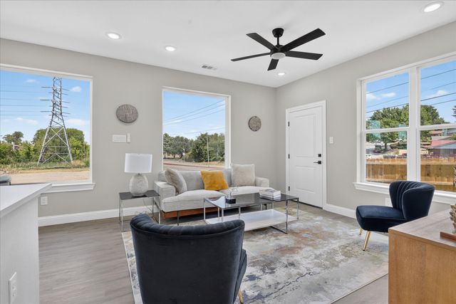 808 Premier, Grand Prairie, TX 75051