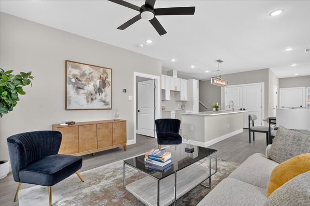 808 Premier, Grand Prairie, TX 75051