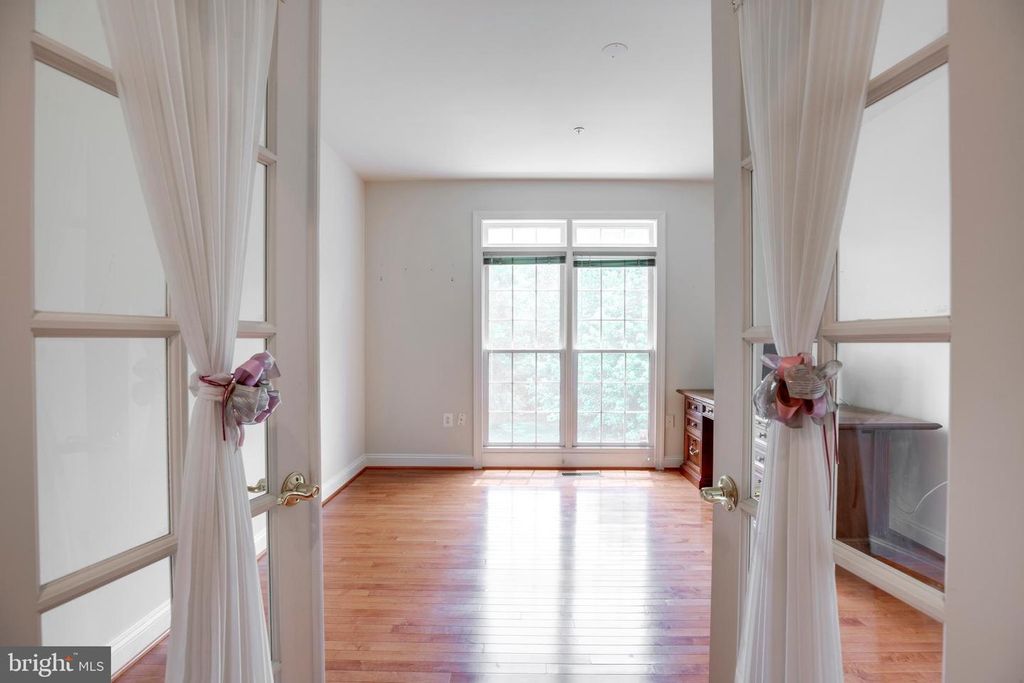 Image 16 of property listing at 19336 CYPRESS HILL WAY, Gaithersburg, MD 20879
