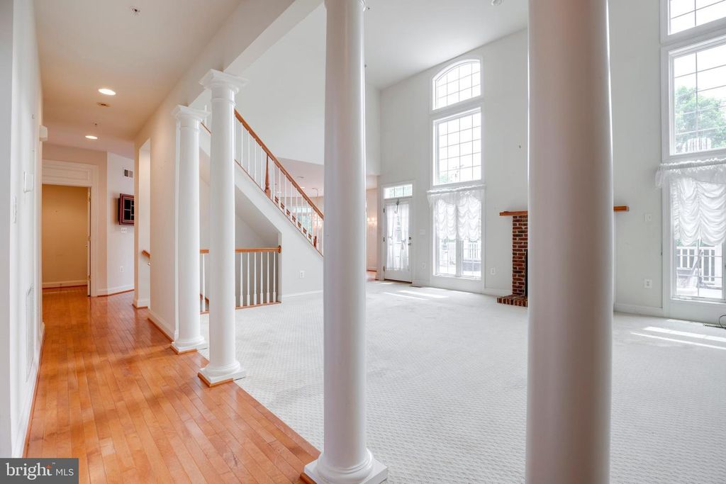 Image 18 of property listing at 19336 CYPRESS HILL WAY, Gaithersburg, MD 20879