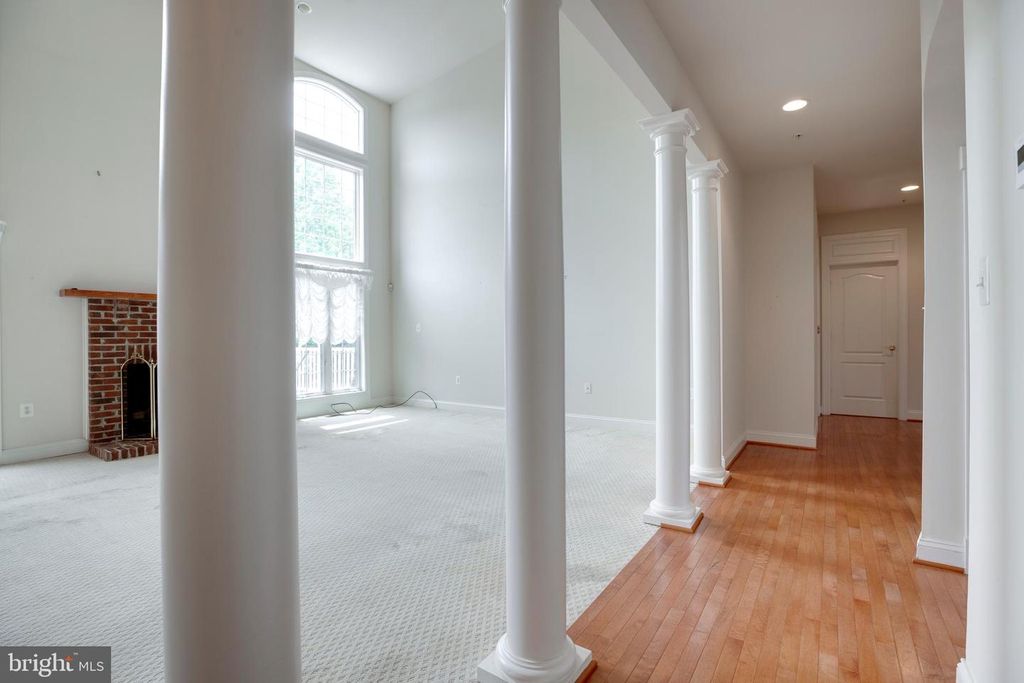 Image 19 of property listing at 19336 CYPRESS HILL WAY, Gaithersburg, MD 20879
