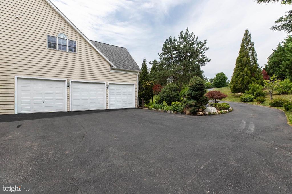 Image 2 of property listing at 19336 CYPRESS HILL WAY, Gaithersburg, MD 20879
