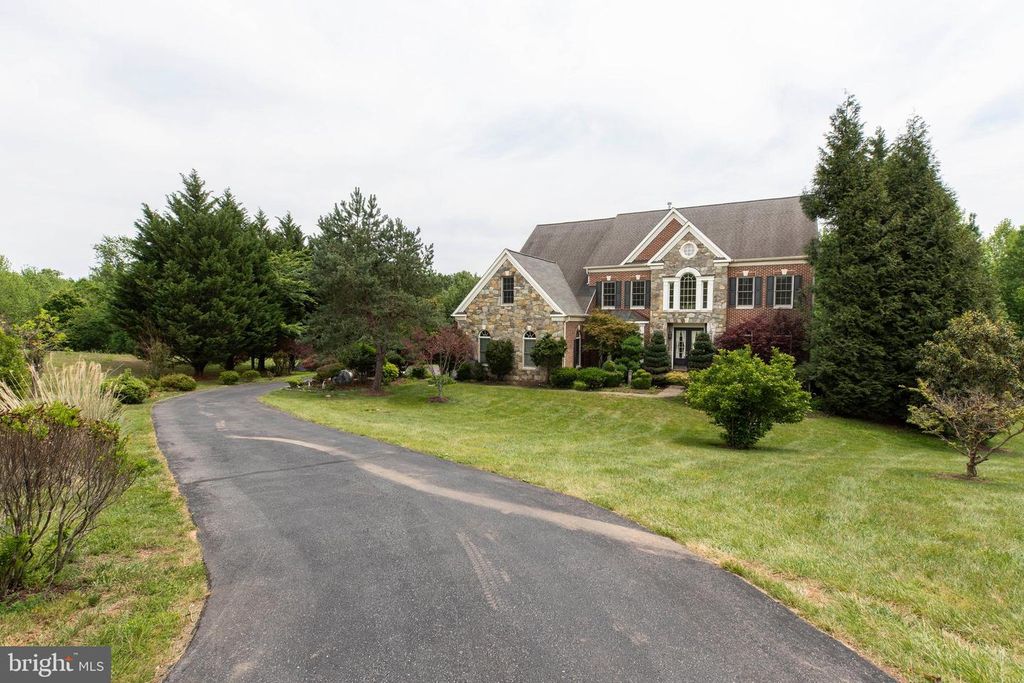 Image 3 of property listing at 19336 CYPRESS HILL WAY, Gaithersburg, MD 20879