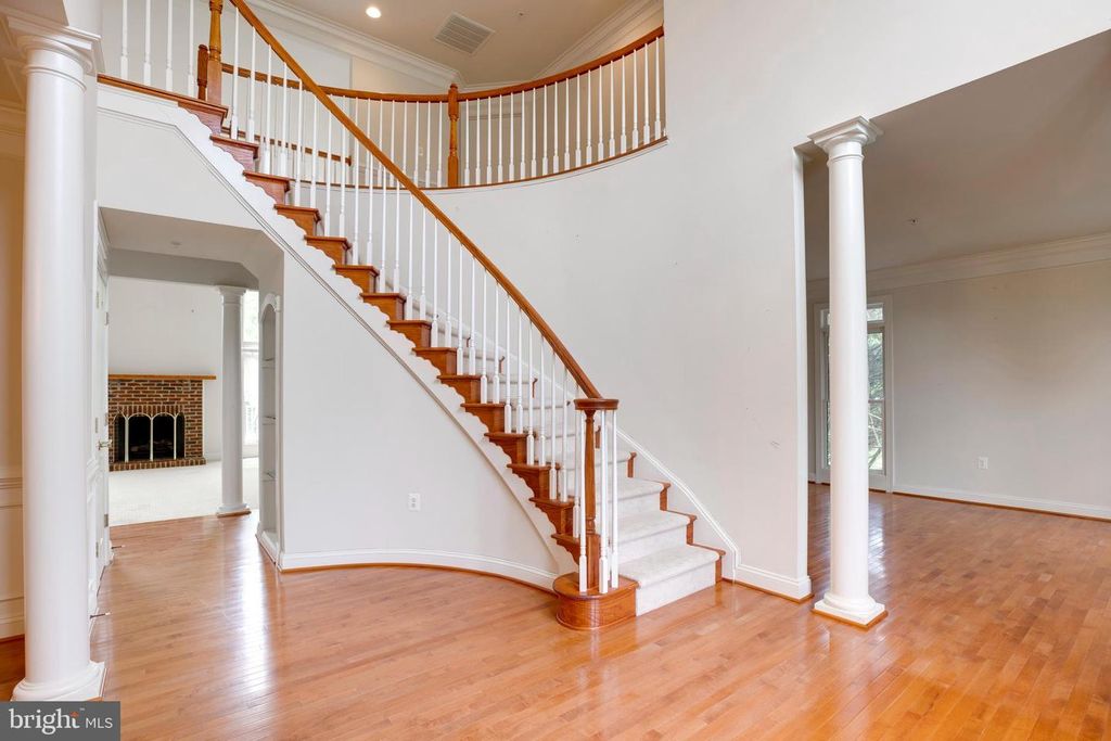 Image 4 of property listing at 19336 CYPRESS HILL WAY, Gaithersburg, MD 20879