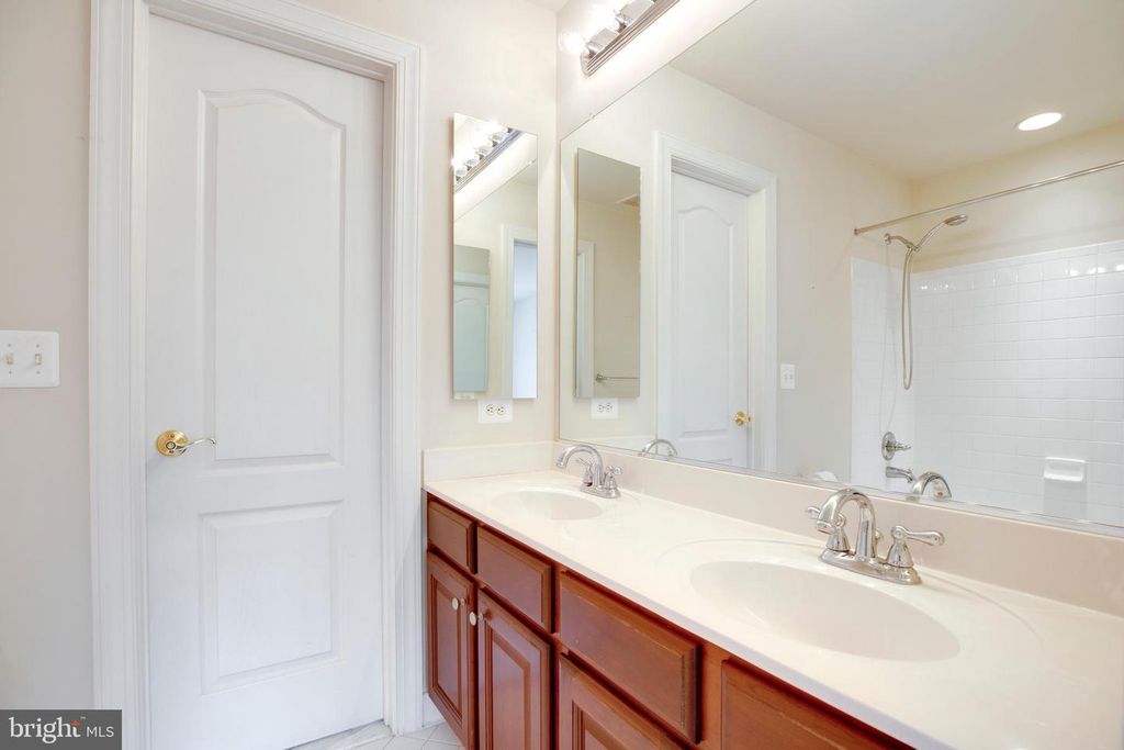 Image 48 of property listing at 19336 CYPRESS HILL WAY, Gaithersburg, MD 20879