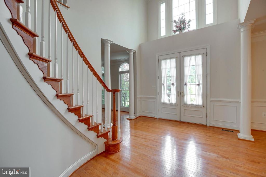 Image 5 of property listing at 19336 CYPRESS HILL WAY, Gaithersburg, MD 20879