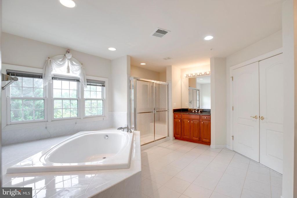 Image 62 of property listing at 19336 CYPRESS HILL WAY, Gaithersburg, MD 20879