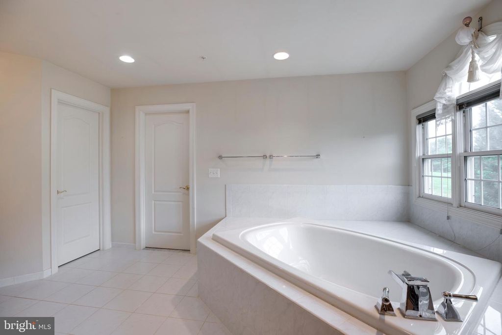 Image 63 of property listing at 19336 CYPRESS HILL WAY, Gaithersburg, MD 20879