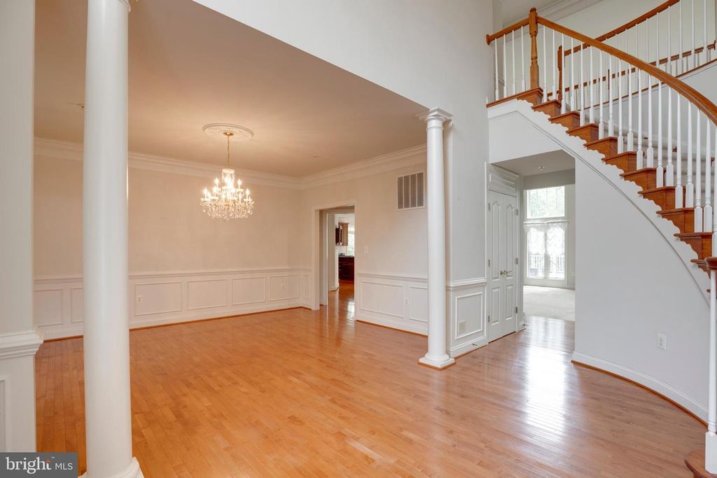 Image 7 of property listing at 19336 CYPRESS HILL WAY, Gaithersburg, MD 20879