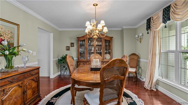 25 Elmsford Drive, West Seneca, NY 14224