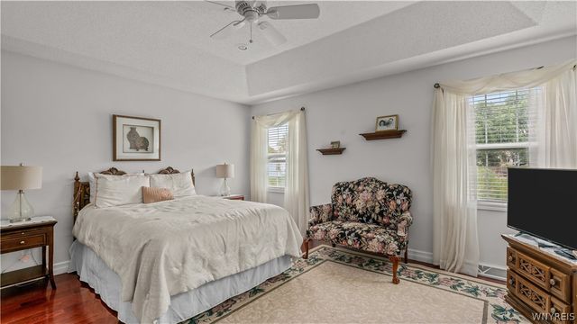 25 Elmsford Drive, West Seneca, NY 14224