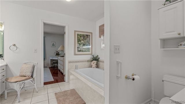25 Elmsford Drive, West Seneca, NY 14224