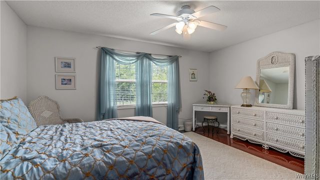 25 Elmsford Drive, West Seneca, NY 14224