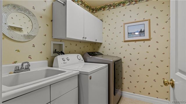 25 Elmsford Drive, West Seneca, NY 14224