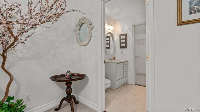 25 Elmsford Drive, West Seneca, NY 14224