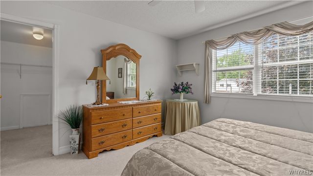 25 Elmsford Drive, West Seneca, NY 14224