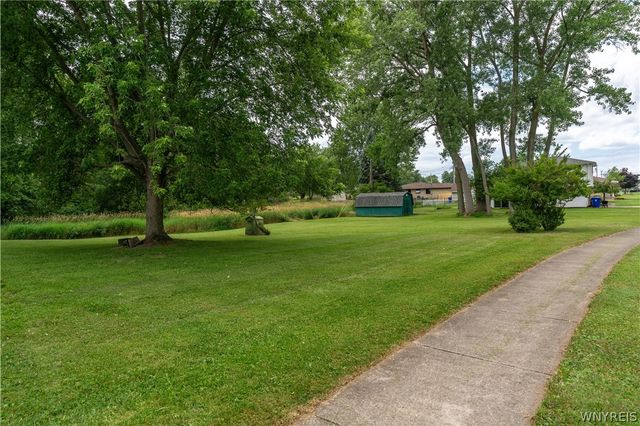 25 Elmsford Drive, West Seneca, NY 14224