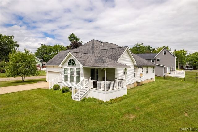 25 Elmsford Drive, West Seneca, NY 14224
