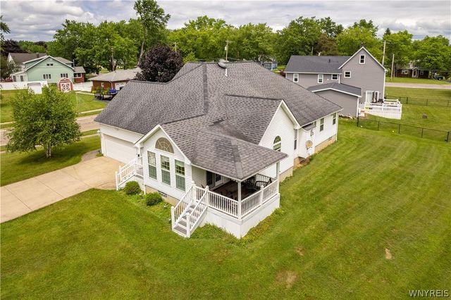 25 Elmsford Drive, West Seneca, NY 14224
