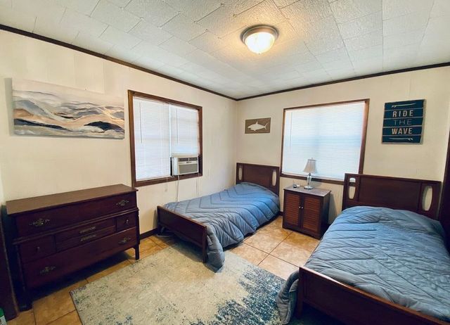 162 Smith Ln, Grand Isle, LA 70358