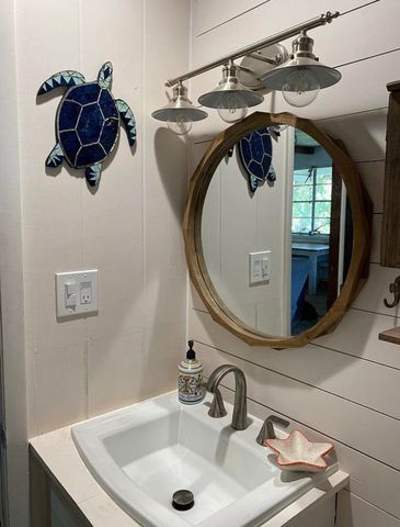 162 Smith Ln, Grand Isle, LA 70358