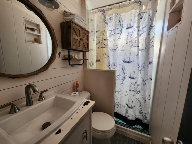 162 Smith Ln, Grand Isle, LA 70358