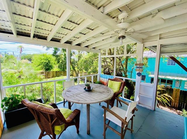 162 Smith Ln, Grand Isle, LA 70358