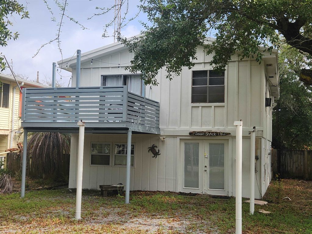 162 Smith Ln, Grand Isle, LA 70358
