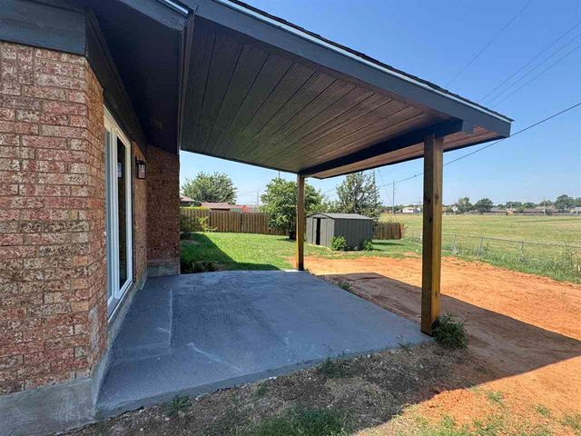 1650 NW 50th St, Lawton, OK 73505