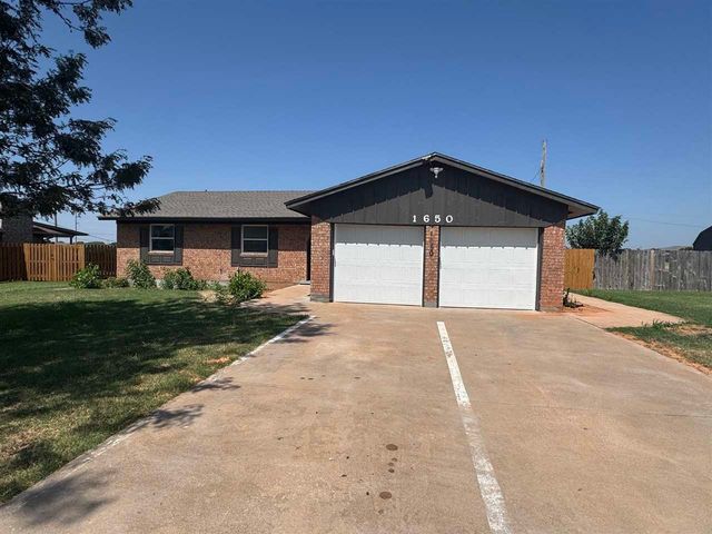1650 NW 50th St, Lawton, OK 73505