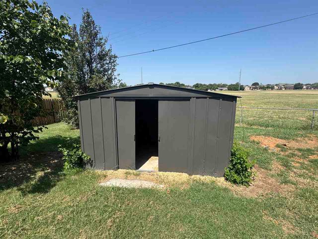 1650 NW 50th St, Lawton, OK 73505