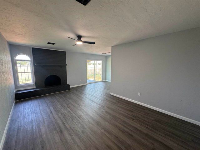 1650 NW 50th St, Lawton, OK 73505
