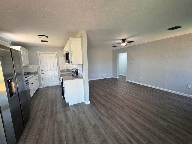 1650 NW 50th St, Lawton, OK 73505