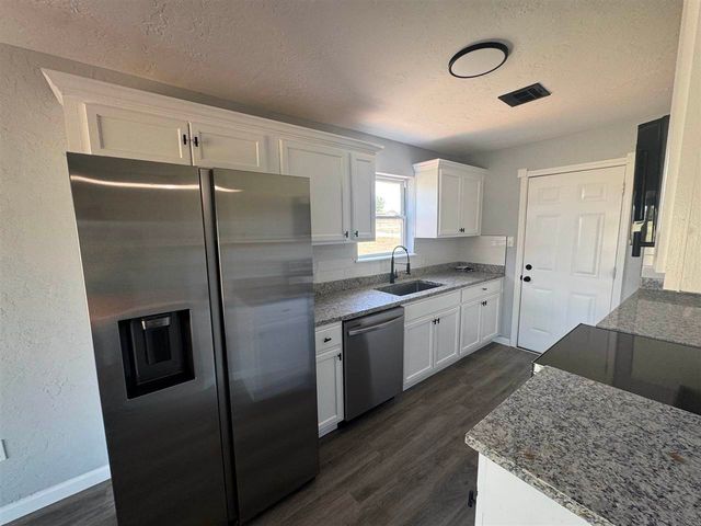1650 NW 50th St, Lawton, OK 73505