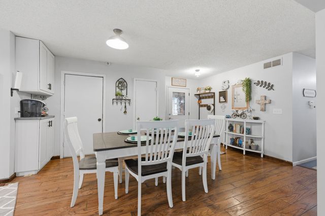 1121 N Hazelwood Ln, Wichita, KS 67212