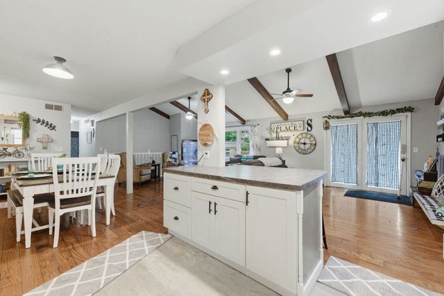 1121 N Hazelwood Ln, Wichita, KS 67212